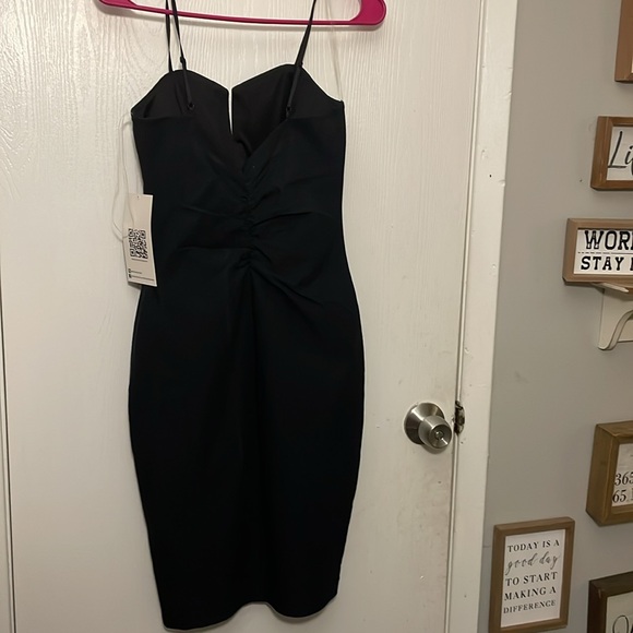 Black Dress - Picture 4 of 6